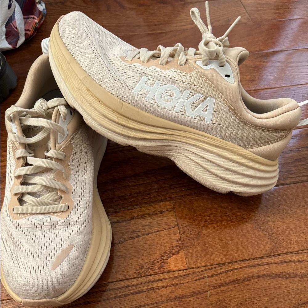 Hoka Bondi 8 shifting sand eggnog sneakers size 7.5